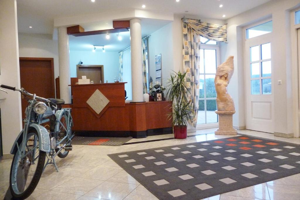 Hotel Bachwiesen Langensendelbach ภายนอก รูปภาพ